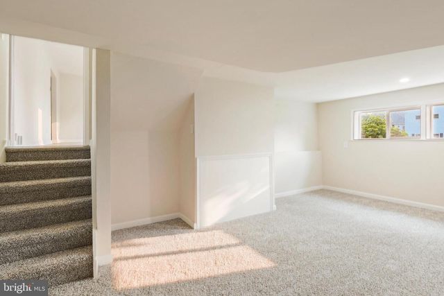 20 MERRY RD, Newark, DE 19713