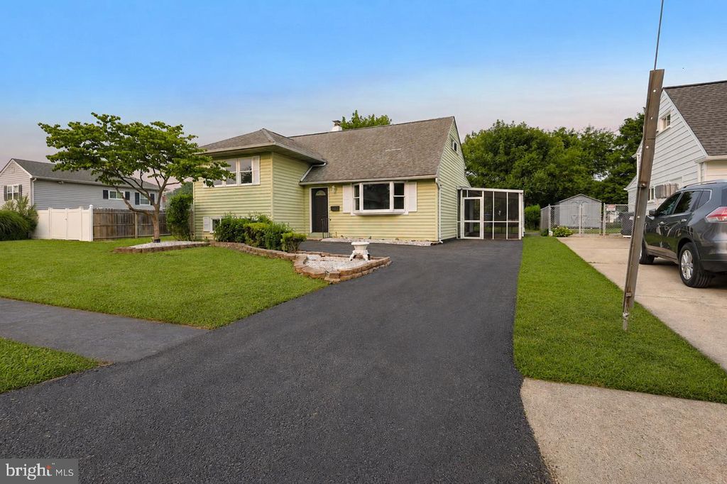 20 MERRY RD, Newark, DE 19713