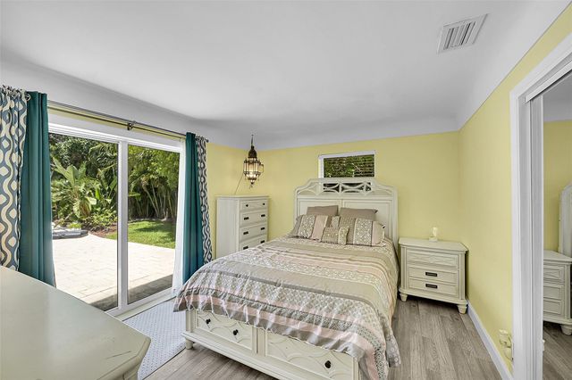 365 NW 35th St, Boca Raton, FL 33431