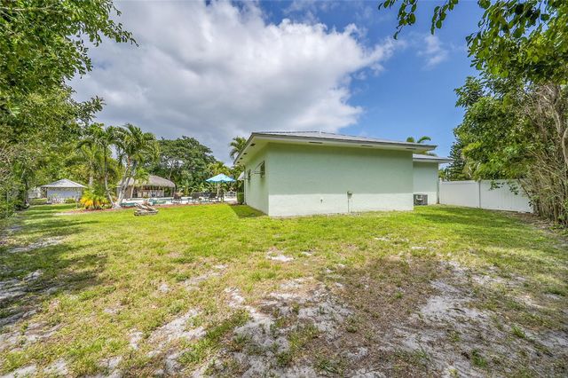 365 NW 35th St, Boca Raton, FL 33431