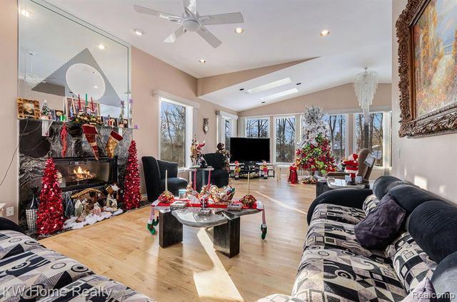 7143 Yarmouth Court, West Bloomfield, MI 48322