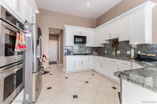 7143 Yarmouth Court, West Bloomfield, MI 48322