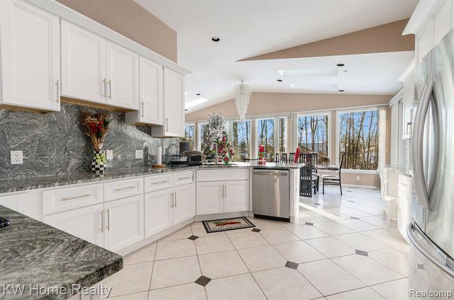 7143 Yarmouth Court, West Bloomfield, MI 48322