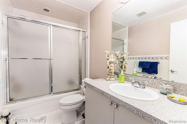 7143 Yarmouth Court, West Bloomfield, MI 48322