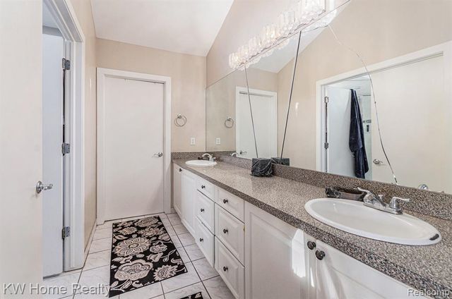 7143 Yarmouth Court, West Bloomfield, MI 48322