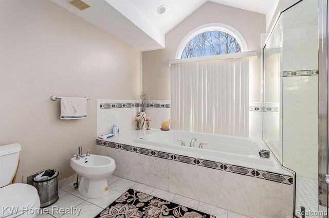 7143 Yarmouth Court, West Bloomfield, MI 48322