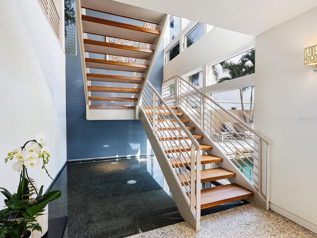 1404 KENILWORTH STREET, Sarasota, FL 34231