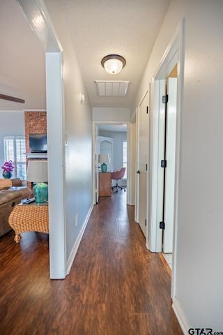 825 Braewood Cir, Lindale, TX 75771