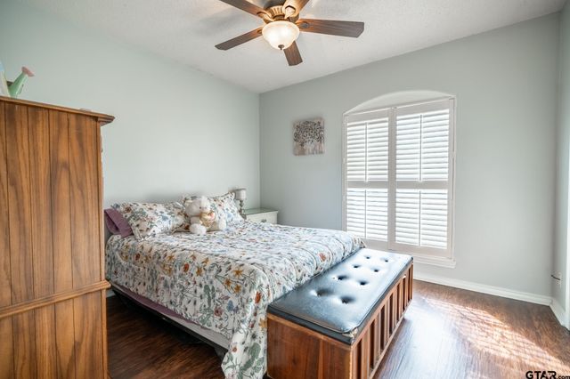 825 Braewood Cir, Lindale, TX 75771