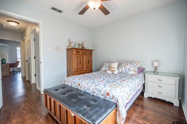 825 Braewood Cir, Lindale, TX 75771