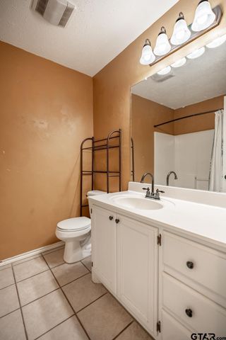 825 Braewood Cir, Lindale, TX 75771