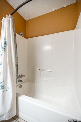 825 Braewood Cir, Lindale, TX 75771