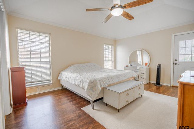 825 Braewood Cir, Lindale, TX 75771