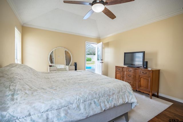 825 Braewood Cir, Lindale, TX 75771