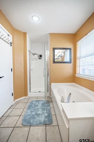 825 Braewood Cir, Lindale, TX 75771