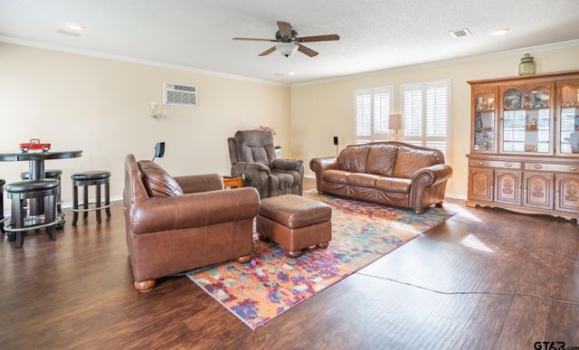 825 Braewood Cir, Lindale, TX 75771