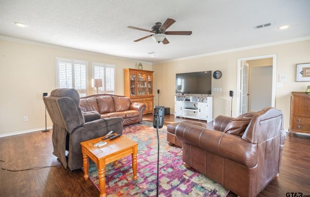 825 Braewood Cir, Lindale, TX 75771