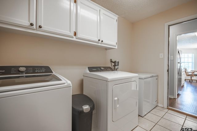 825 Braewood Cir, Lindale, TX 75771