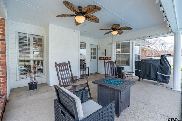 825 Braewood Cir, Lindale, TX 75771