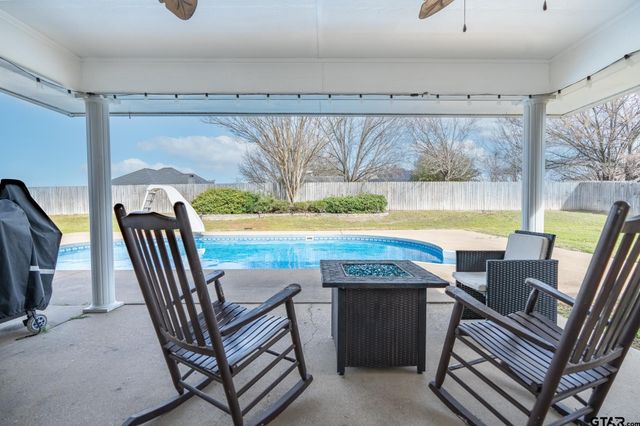 825 Braewood Cir, Lindale, TX 75771