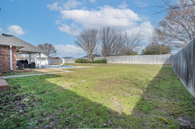 825 Braewood Cir, Lindale, TX 75771