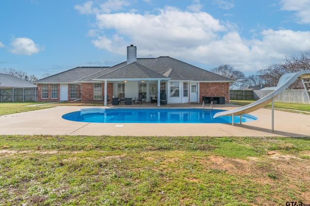 825 Braewood Cir, Lindale, TX 75771