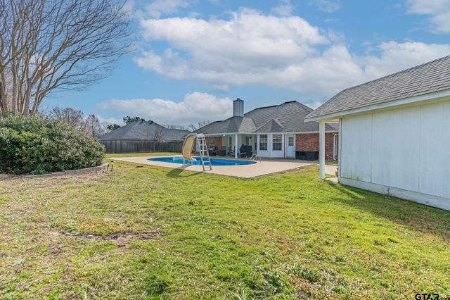 825 Braewood Cir, Lindale, TX 75771