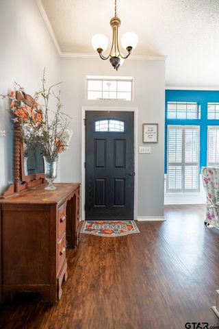 825 Braewood Cir, Lindale, TX 75771