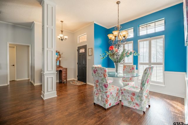 825 Braewood Cir, Lindale, TX 75771