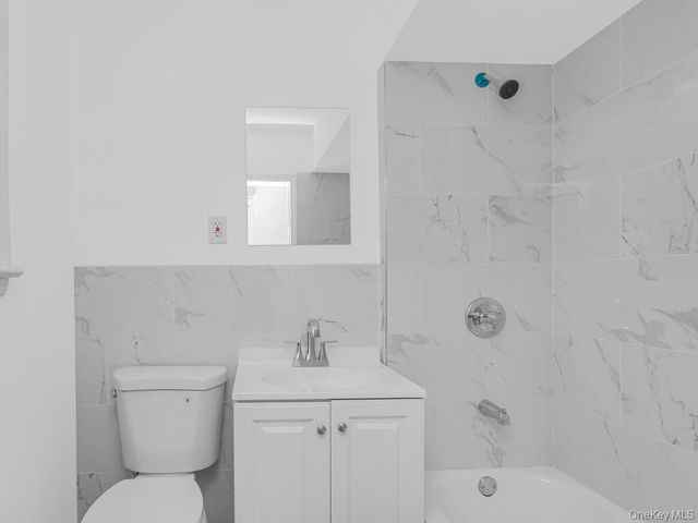 1062 Calhoun Avenue, Bronx, NY 10465