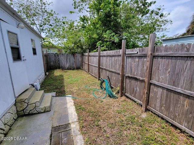 22 E Cherrywood Court E, South Daytona, FL 32119