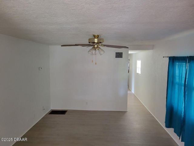 22 E Cherrywood Court E, South Daytona, FL 32119