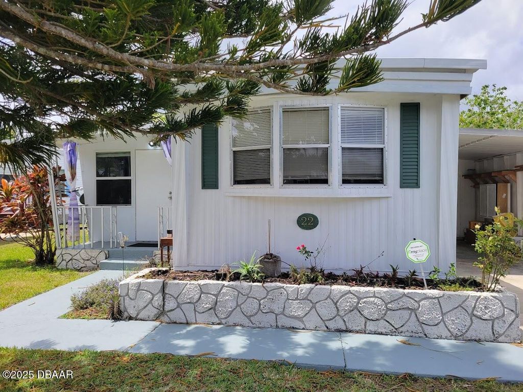 22 E Cherrywood Court E, South Daytona, FL 32119