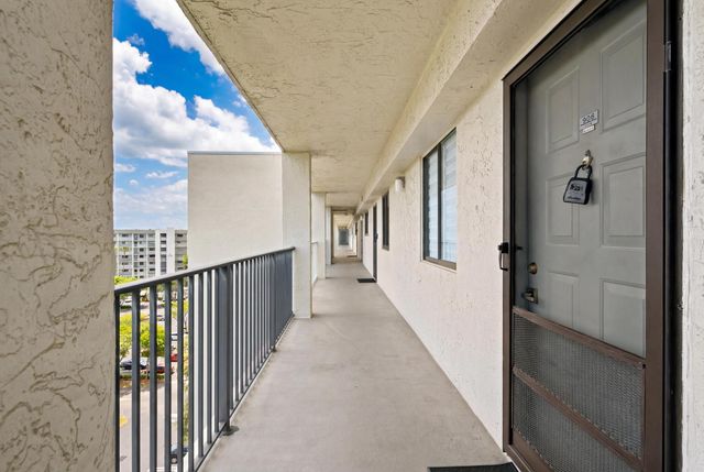 2215 Cypress Island Drive 906, Pompano Beach, FL 33069