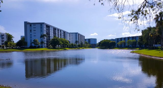 2215 Cypress Island Drive 906, Pompano Beach, FL 33069