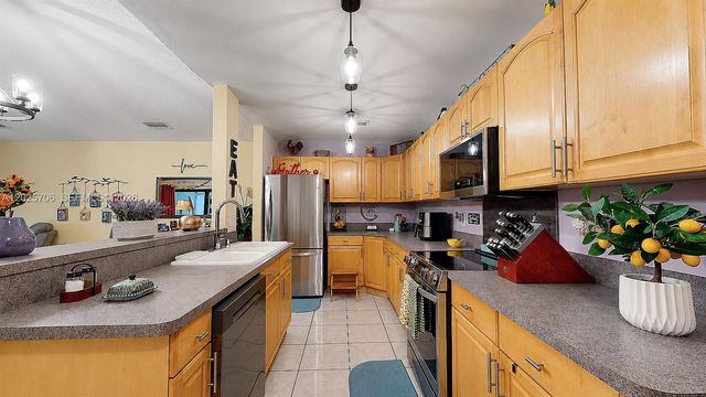 1633 Greer Ave, Homestead, FL 33035
