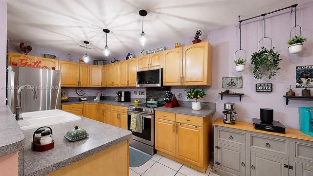 1633 Greer Ave, Homestead, FL 33035