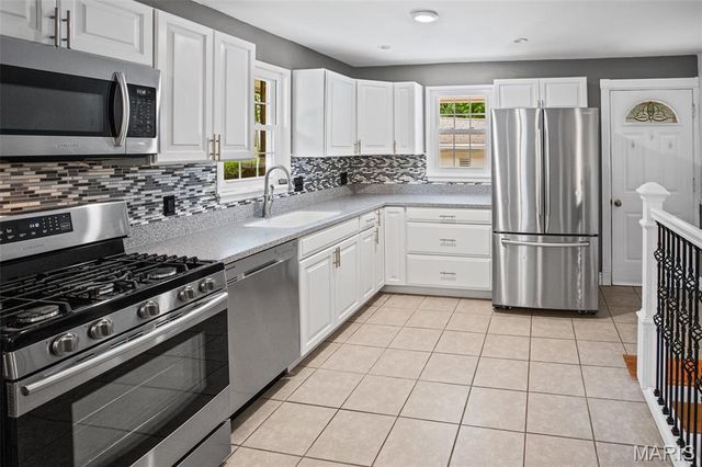 2255 Alby Street, Alton, IL 62002