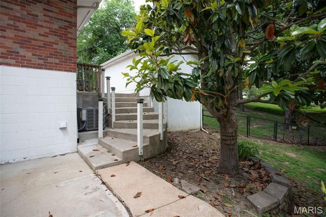 2255 Alby Street, Alton, IL 62002
