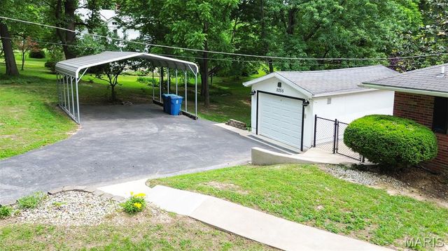 2255 Alby Street, Alton, IL 62002
