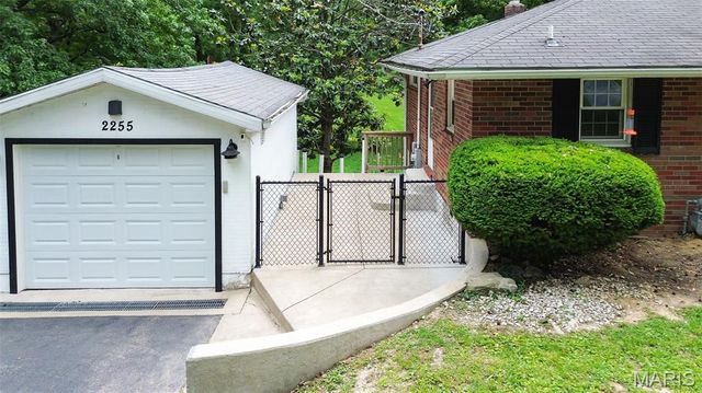 2255 Alby Street, Alton, IL 62002