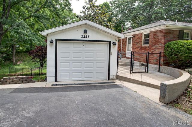 2255 Alby Street, Alton, IL 62002