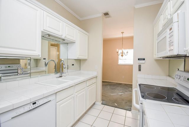 9800 Pagewood Lane 2108, Houston, TX 77042