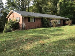 241 Pinewood Drive, Waynesville, NC 28786