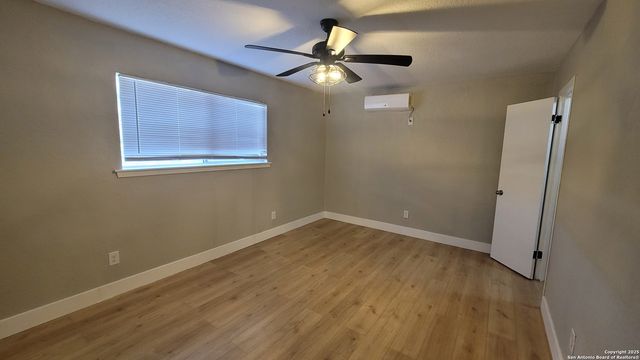 516 Gentleman Rd Apt 15, Balcones Heights, TX 78201