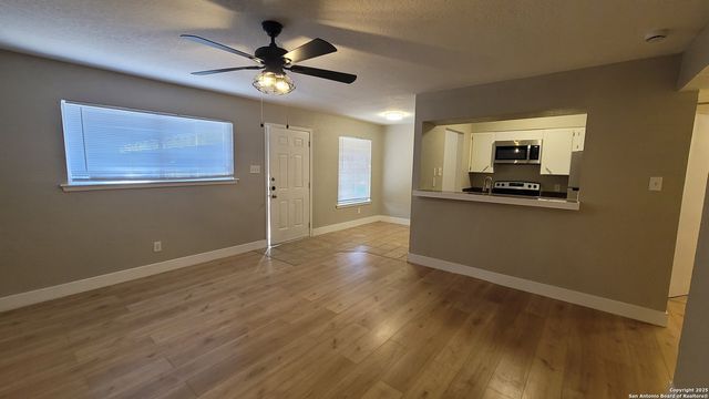 516 Gentleman Rd Apt 15, Balcones Heights, TX 78201