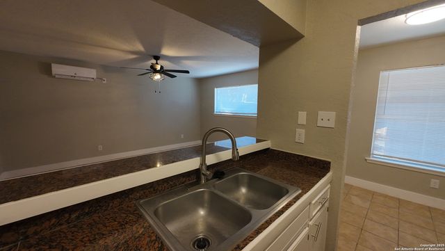 516 Gentleman Rd Apt 15, Balcones Heights, TX 78201
