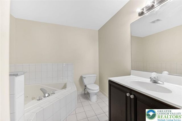 224 Park Ridge Drive, Forks Twp, PA 18040