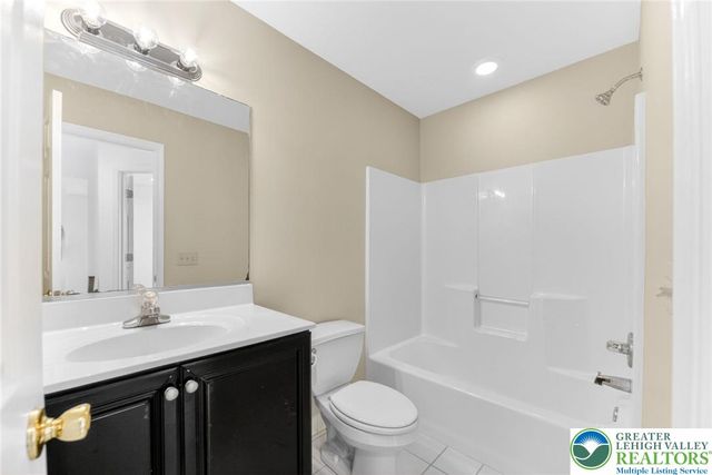 224 Park Ridge Drive, Forks Twp, PA 18040