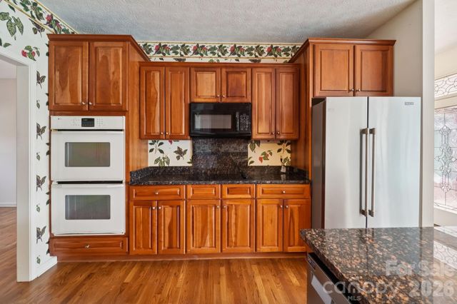 39 Beaumont Drive, Hendersonville, NC 28739